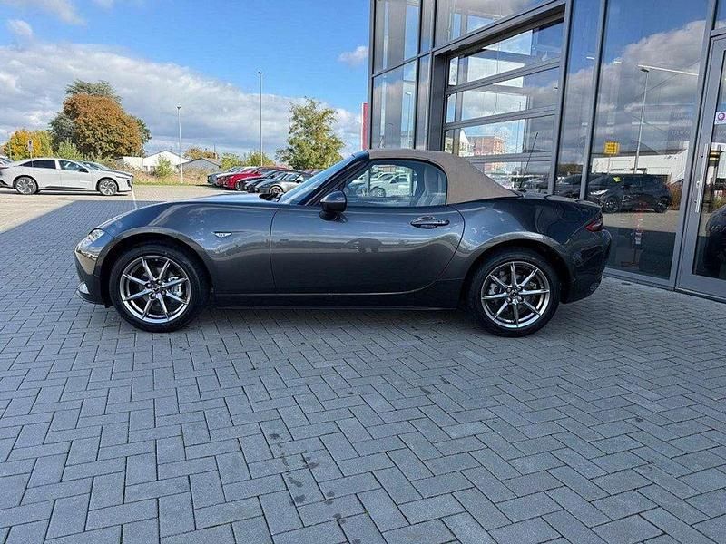 Neu Mazda MX5 Kazari 132 PS (97 kW) 2025 Machine gray Cabrio