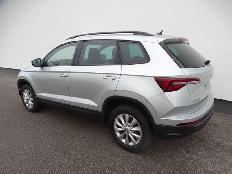 Gebraucht Skoda Karoq Selection 140 PS (102 kW) 2024 Brilliant silber metallic (metallic) SUV