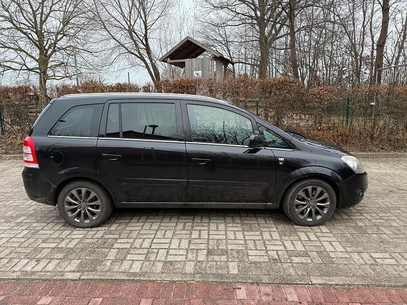 Gebraucht Opel Zafira 110 PS (80 kW) 2010 Schwarz Van / Kleinbus