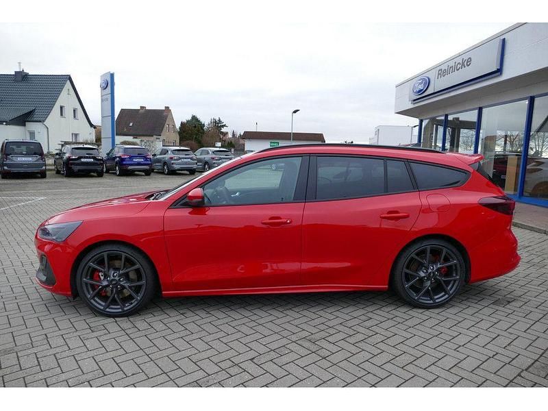 Neu Ford Focus ST 280 PS (205 kW) 2025 Rot Limousine