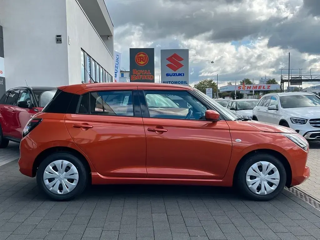 Neu Suzuki Swift Club 83 PS (61 kW) 2025 Orange Kleinwagen