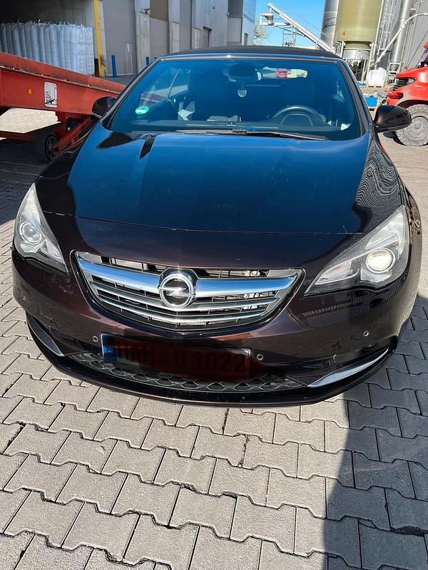 Braun Gebraucht 2017 Opel Cascada Cabrio | 12.900 € (Fairer Preis) - Bild 1/4