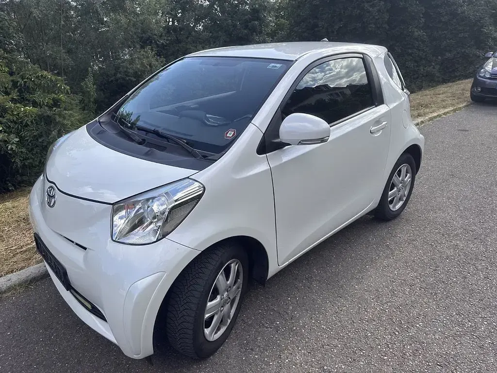 Gebraucht Toyota iQ Basis 68 PS (50 kW) 2009 Weiß Kleinwagen
