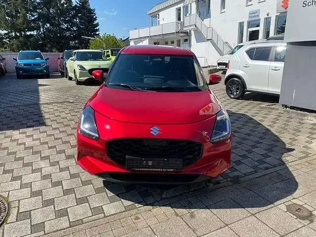Neu Suzuki Swift Comfort+ 82 PS (60 kW) 2025 Rot Kleinwagen