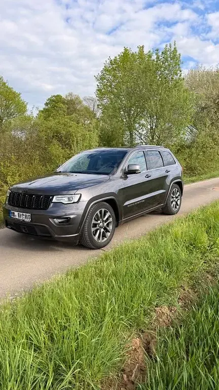 Gebraucht Jeep Grand Cherokee Overland 250 PS (183 kW) 2017 Grau SUV