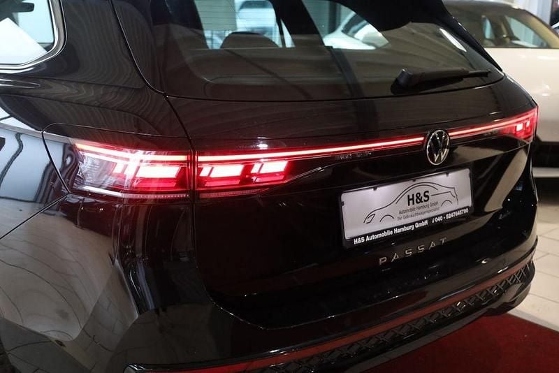 Gebraucht VW Passat R-line 193 PS (141 kW) 2024 Grenadillschwarz Kombi
