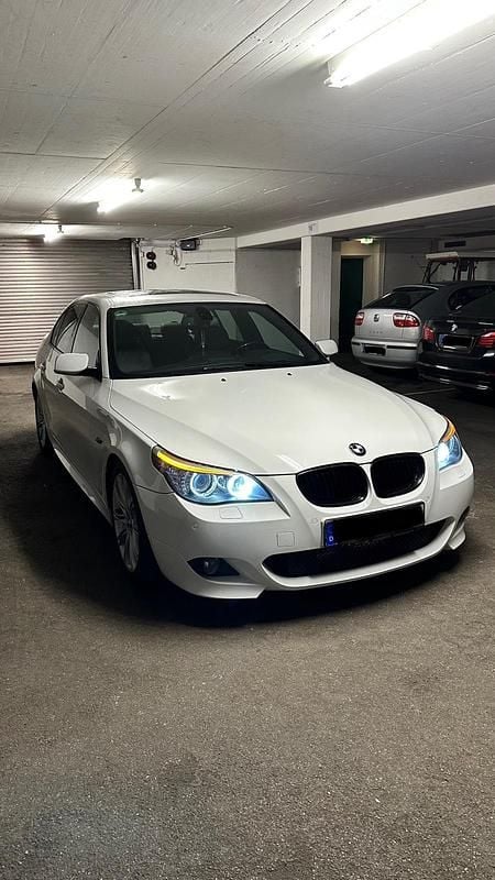 Weiß Gebraucht 2009 BMW 530 M Sport Limousine | 14.500 € - Bild 1/4