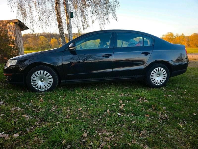 Second-hand VW Passat 122 CP (89 kW) 2010 Negru Berlinǎ