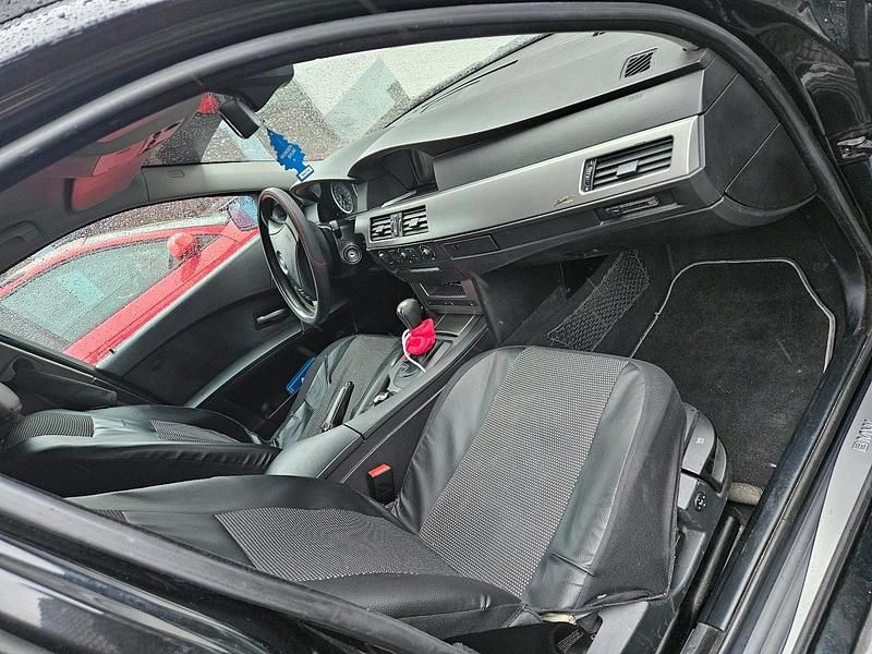 Gebraucht BMW 525 177 PS (130 kW) 2005 Schwarz Kombi