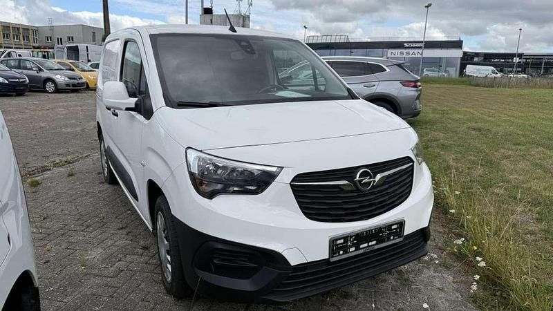 Jade weiß Gebraucht 2021 Opel Combo Edition Van / Kleinbus | 15.390 € (Fairer Preis) - Bild 1/4