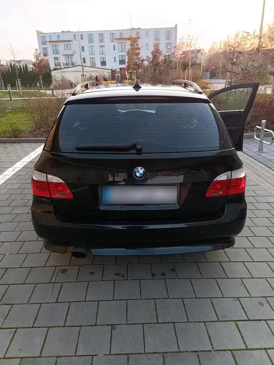Gebraucht BMW 520 163 PS (119 kW) 2010 Schwarz Kombi