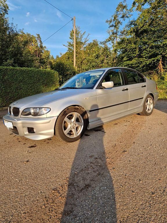 Grau Gebraucht 2002 BMW 318 Limousine | 2.200 € (Superpreis) - Bild 1/4