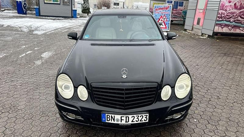 Gebraucht Mercedes E320 Avantgarde 224 PS (164 kW) 2009 Schwarz Limousine