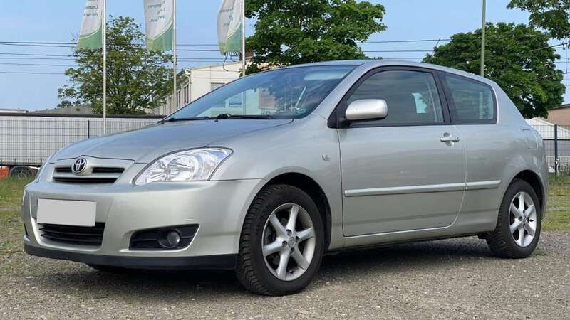 Silver metallic Gebraucht 2005 Toyota Corolla Sol Limousine | 4.890 € (Fairer Preis) - Bild 1/4
