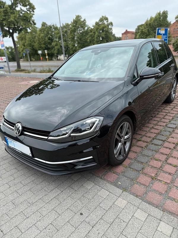 Schwarz Gebraucht 2019 VW Golf VII Limousine | 17.250 € (Fairer Preis) - Bild 1/4
