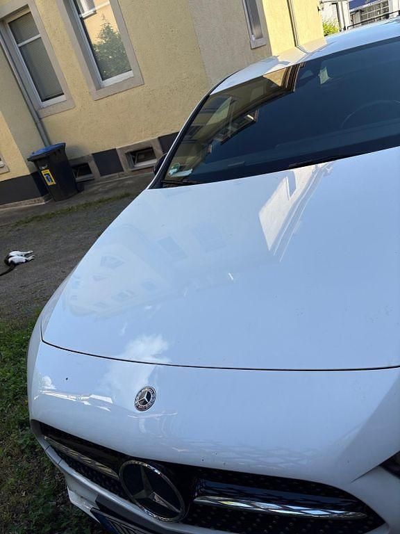 Weiß Gebraucht 2019 Mercedes A220 Limousine | 26.000 € (Teuer) - Bild 1/3
