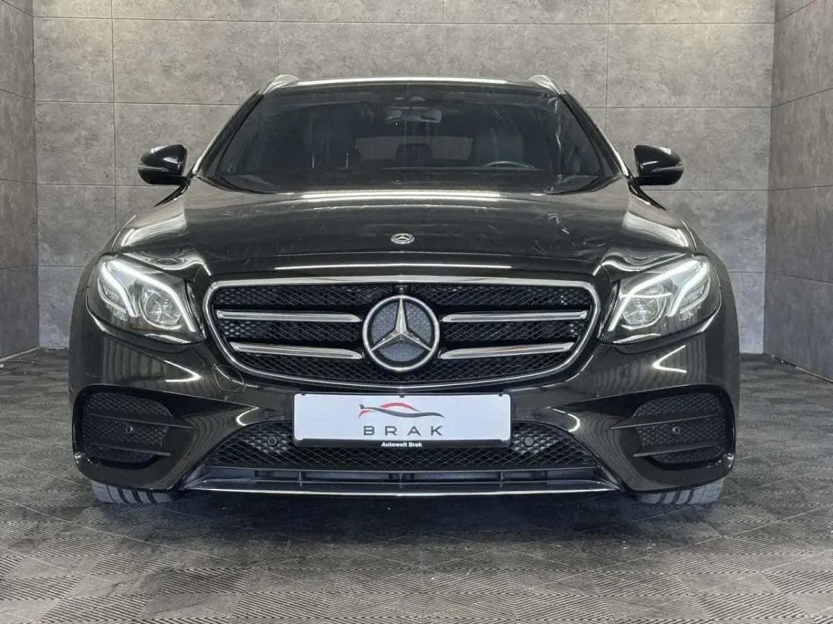 Gebraucht Mercedes E220 AMG 194 PS (142 kW) 2020 Obsidianschwarz Kombi