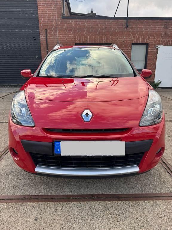 Rot Gebraucht 2012 Renault Clio IV Limousine | 4.490 € (Guter Preis) - Bild 1/4
