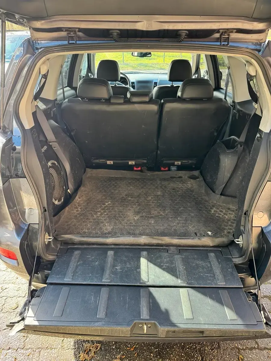 Begagnad Mitsubishi Outlander 177 HK (130 kW) 2012 Grå SUV