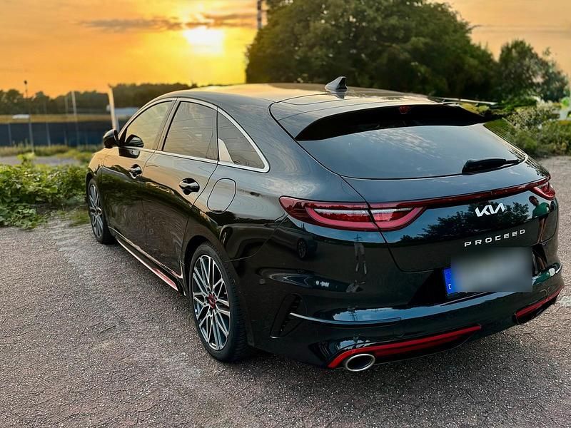 Schwarz Gebraucht 2024 Kia ProCeed GT Kleinwagen | 29.750 € (Fairer Preis) - Bild 1/4