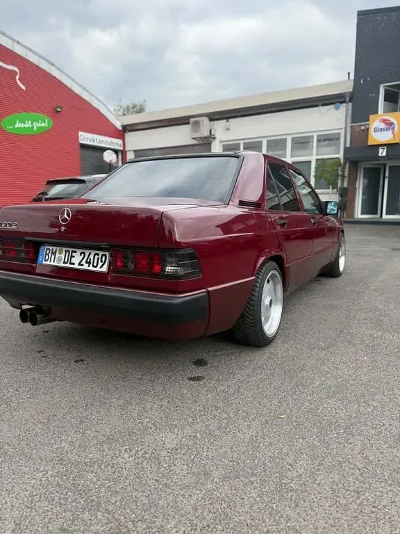 Gebraucht Mercedes 190 132 PS (97 kW) 1990 Rot Limousine