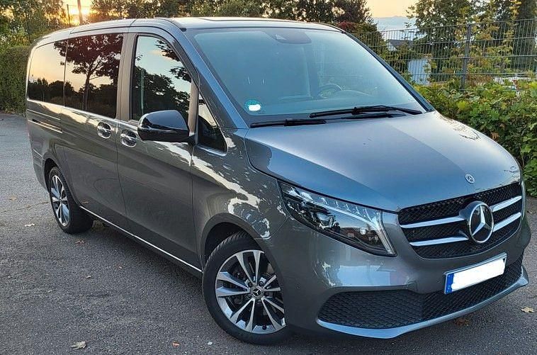 Grau Gebraucht 2022 Mercedes V250 Edition Van / Kleinbus | 54.450 € (Etwas zu teuer) - Bild 1/4