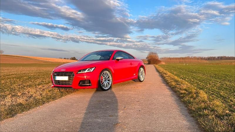 Rot Gebraucht 2016 Audi TTS Sport Coupé | 35.499 € (Fairer Preis) - Bild 1/4