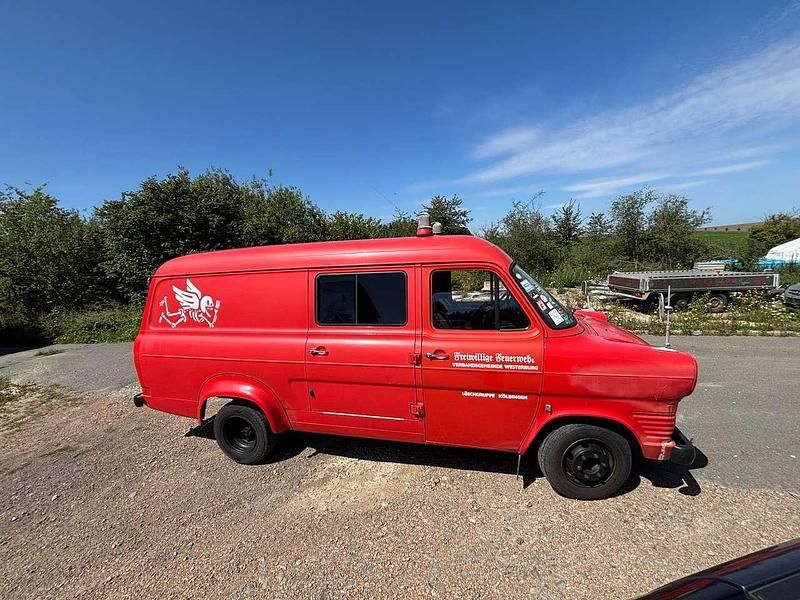 Second-hand Ford Transit 65 CP (47 kW) 1977 Roșu Monovolum