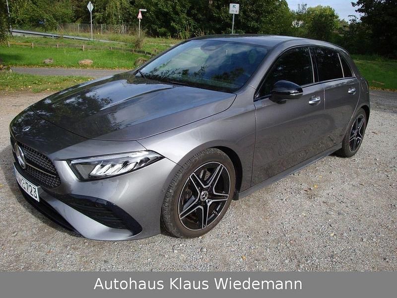 Mountain grau Gebraucht 2024 Mercedes A220 AMG Line Premium Limousine | 34.999 € (Fairer Preis) - Bild 1/4