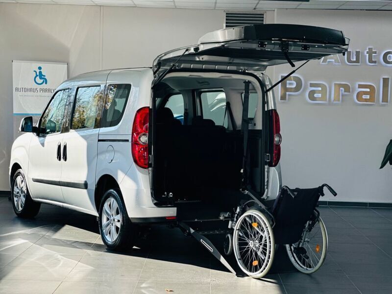 Gebraucht Opel Combo Edition 135 PS (99 kW) 2014 Silber Van / Kleinbus