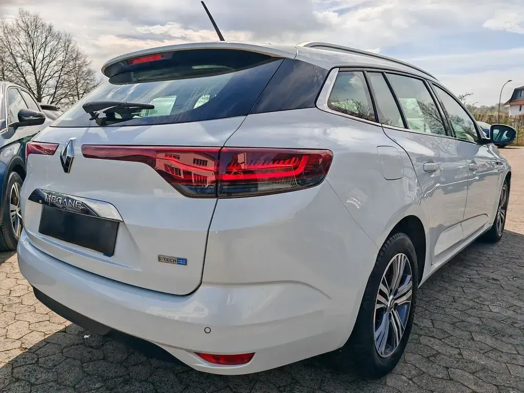 Gebraucht Renault Mégane IV 158 PS (116 kW) 2022 Weiß Limousine