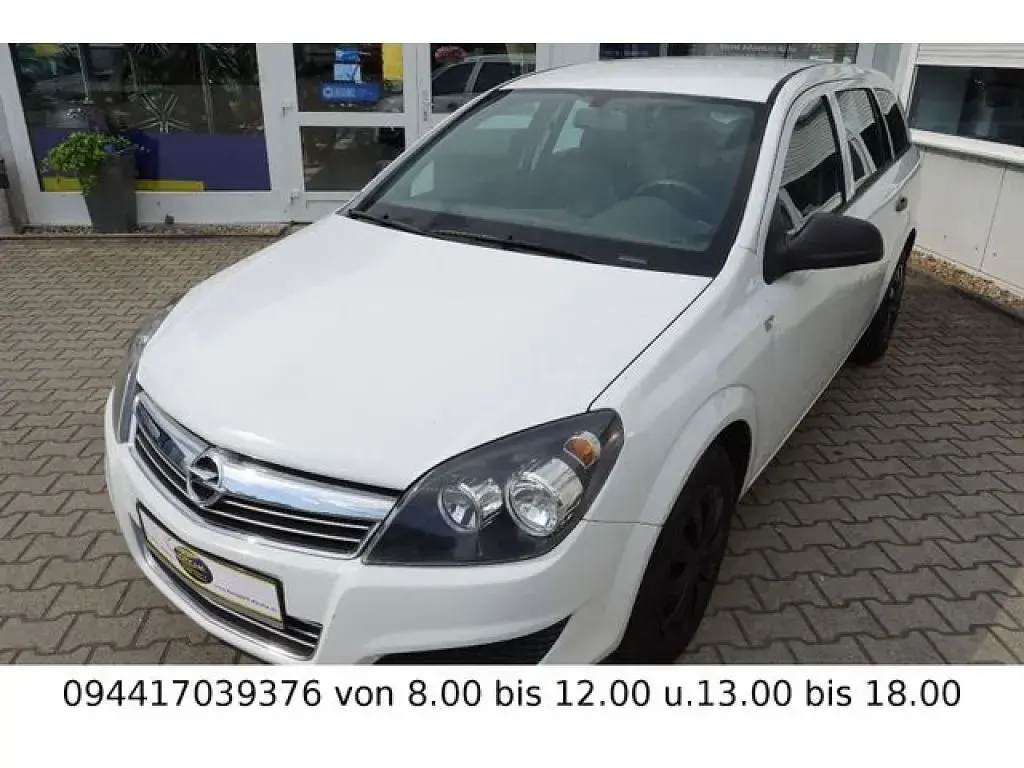 Gebraucht Opel Astra Selection 110 PS (80 kW) 2009 Schneeweiss/summitwhite/arctic Kombi