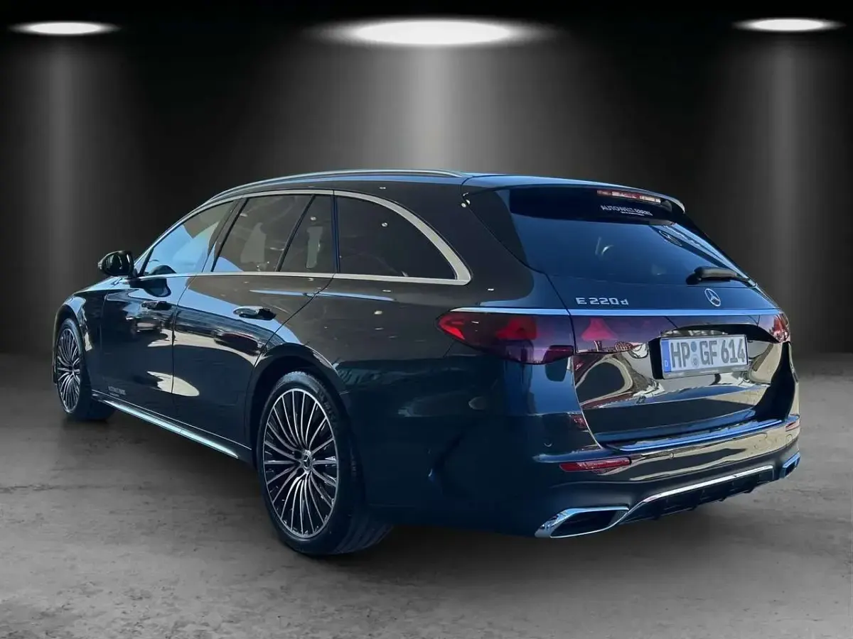 Gebraucht Mercedes E220 AMG 197 PS (144 kW) 2025 Grau Limousine