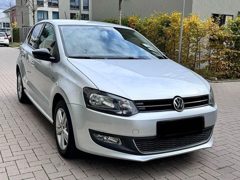 Silber Gebraucht 2012 VW Polo Match Kleinwagen | 10.399 € (Fairer Preis) - Bild 1/4