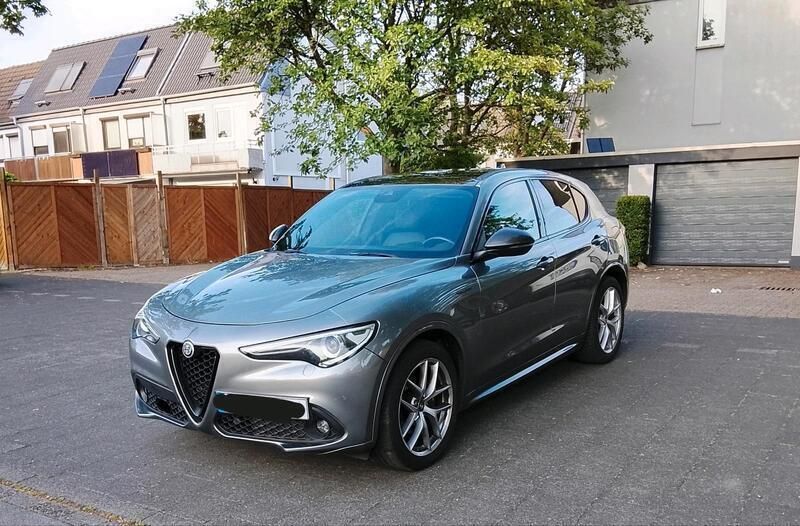 Grau Gebraucht 2020 Alfa Romeo Stelvio Veloce SUV | 25.900 € (Superpreis) - Bild 1/4