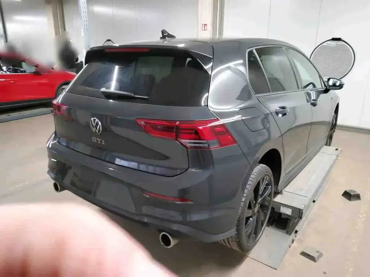 Gebraucht VW Golf VIII GTI 245 PS (180 kW) 2024 Grau Limousine