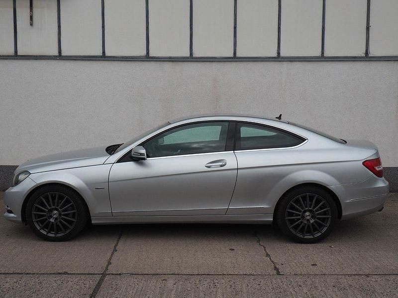 Gebraucht Mercedes C180 156 PS (114 kW) 2011 Silber Coupé