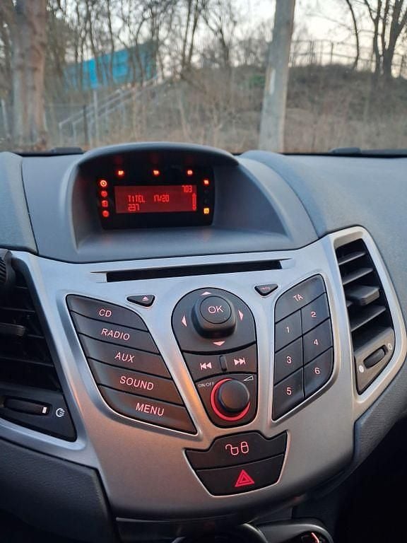 Gebraucht Ford Fiesta Ambiente 82 PS (60 kW) 2009 Blau Kleinwagen