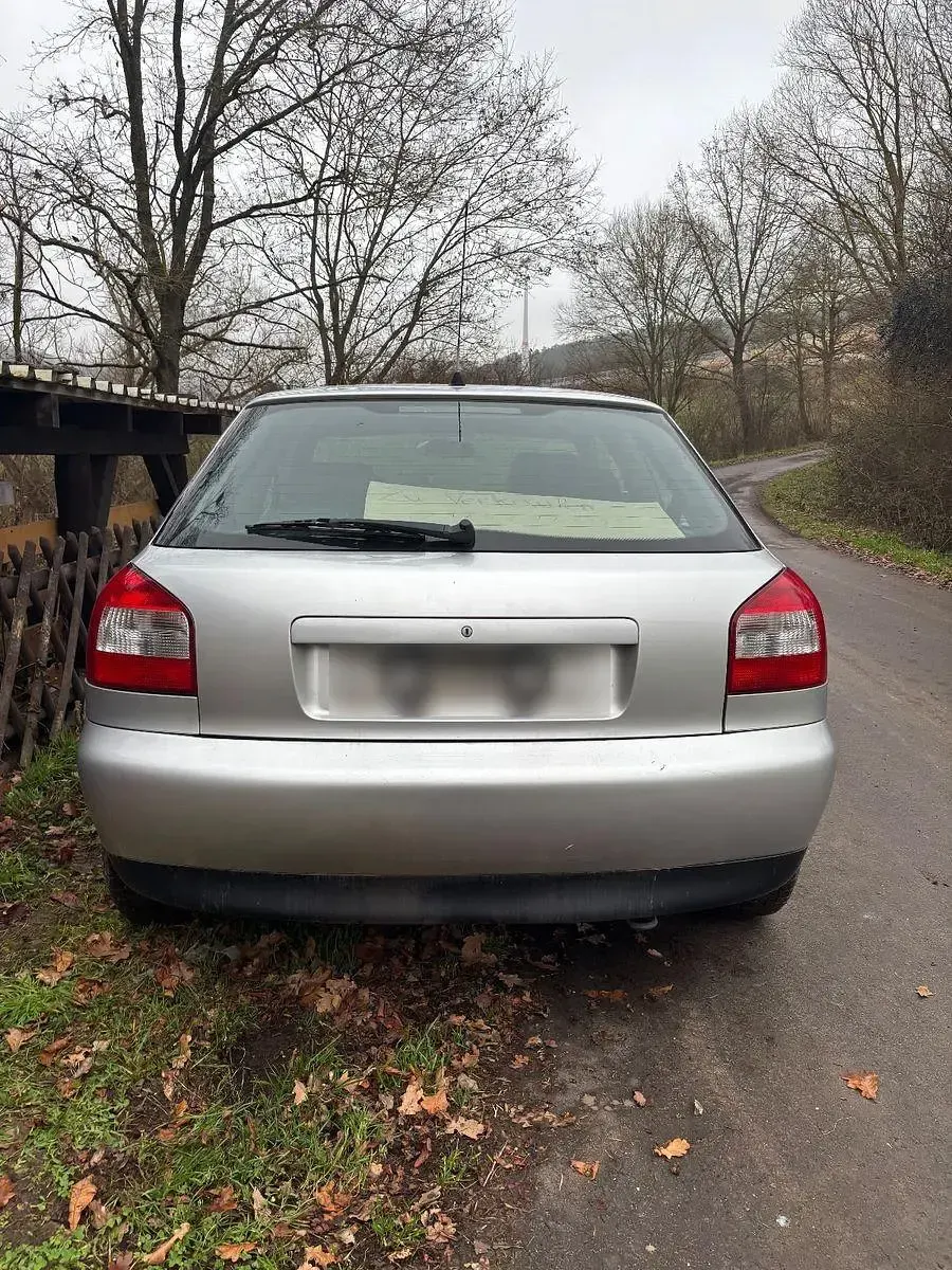 Używany Audi A3 Ambition 102 KM (75 kW) 2002 Srebrny Sedan/Limuzyna