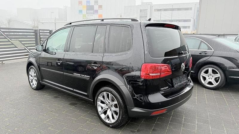 Gebraucht VW Touran Cross 140 PS (102 kW) 2013 Deep black perleffekt Van / Kleinbus