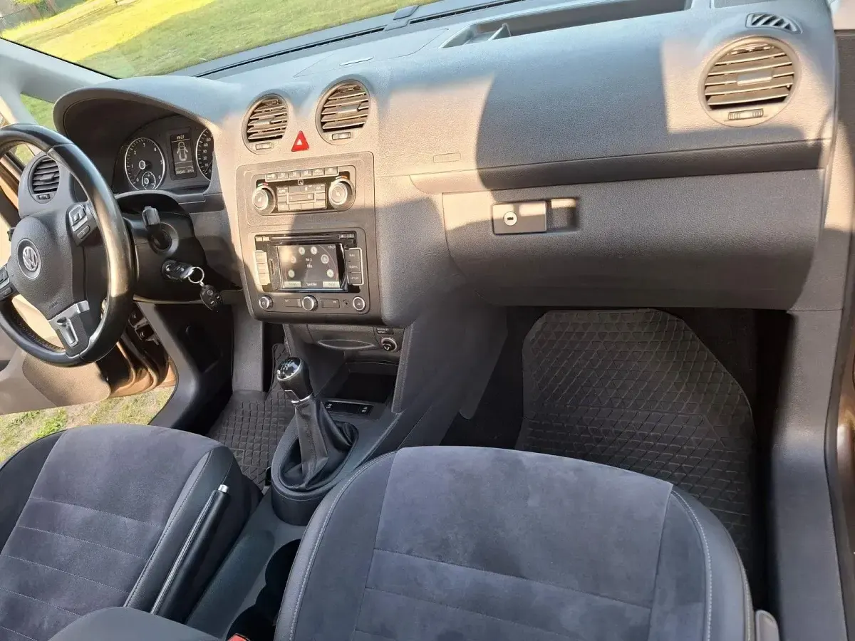 Gebraucht VW Caddy Highline 140 PS (102 kW) 2014 Braun Van / Kleinbus