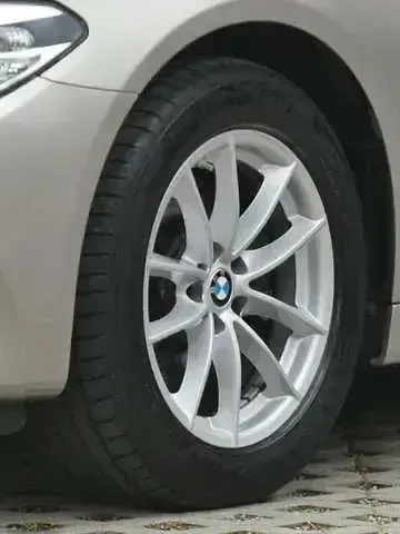 Gebraucht BMW 520 Sport Line 184 PS (135 kW) 2019 Kaschmirsilber (metallic) Kombi