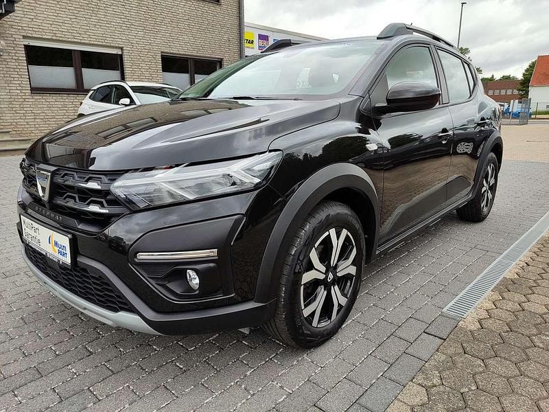 Perlmuttschwarz Gebraucht 2022 Dacia Sandero Comfort Kleinwagen | 13.890 € (Guter Preis) - Bild 1/4