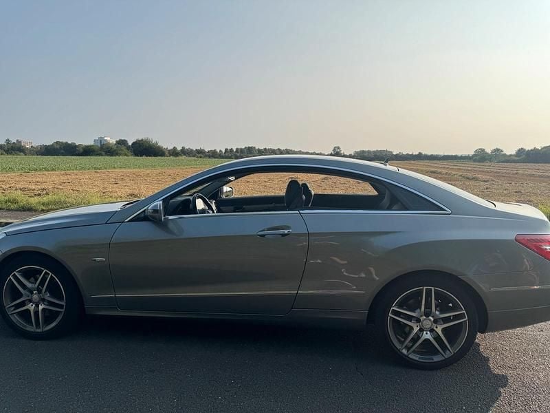 Silber Gebraucht 2009 Mercedes E350 Coupé | 11.000 € - Bild 1/4