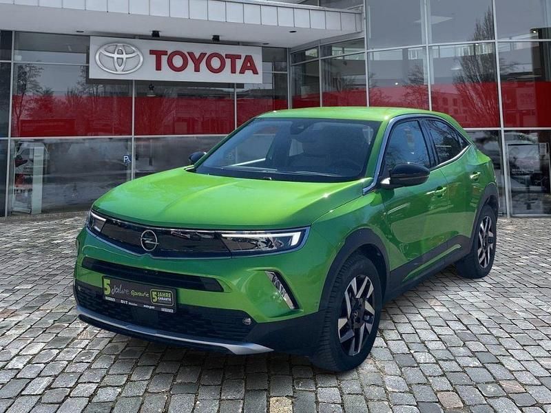 Gebraucht Opel Mokka Elegance 131 PS (96 kW) 2023 Matcha green/ikone gruen SUV