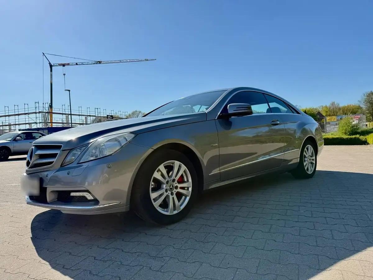 Usado Mercedes E220 163 CV (119 kW) 2010 Gris Coupe