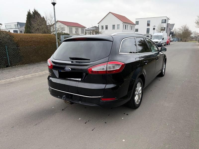 Gebraucht Ford Mondeo Business Edition 140 PS (102 kW) 2014 Schwarz Kombi