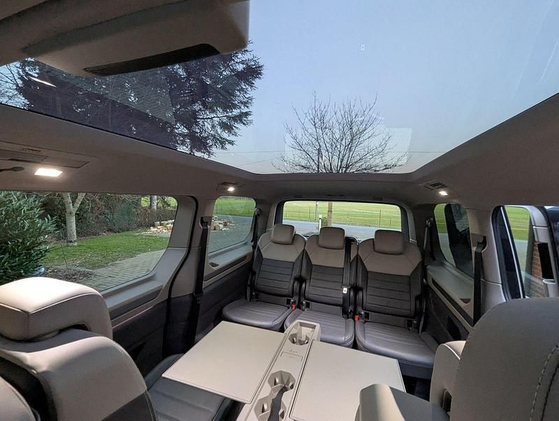 Second-hand VW Multivan Goal 150 CP (110 kW) 2025 Alb Monovolum