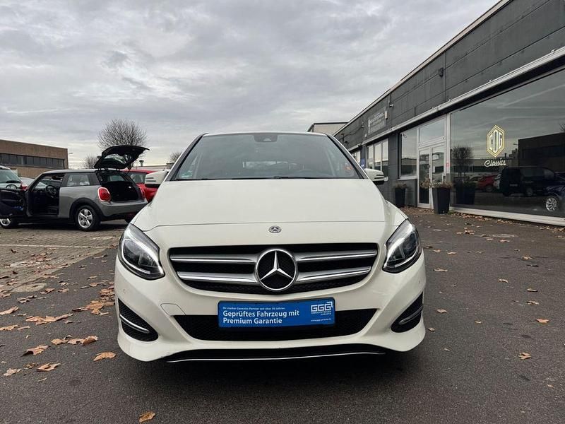 Gebraucht Mercedes B200 156 PS (114 kW) 2018 Weiß Van / Kleinbus