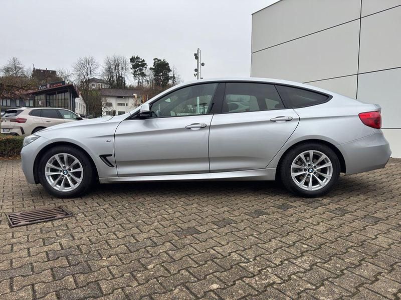Gebraucht BMW 330 M Sport 252 PS (185 kW) 2017 Glaciersilber metallic Limousine